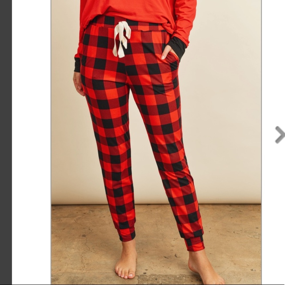 Red & black plaid pajamas top + jogger set - Picture 3 of 8